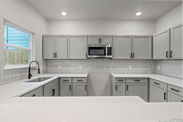 118 Packard St, San Antonio, TX 78211