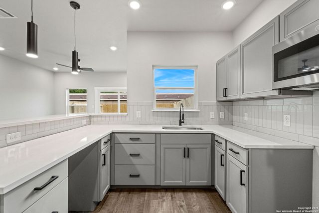 118 Packard St, San Antonio, TX 78211