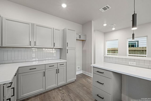 118 Packard St, San Antonio, TX 78211