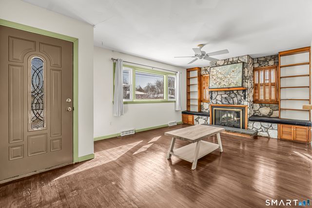 86 Roosevelt Avenue, West Haven, CT 06516