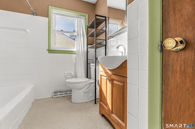 86 Roosevelt Avenue, West Haven, CT 06516