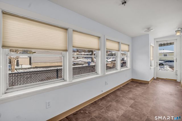 86 Roosevelt Avenue, West Haven, CT 06516