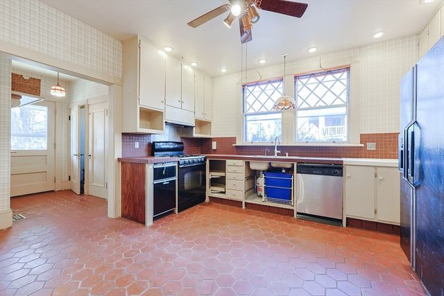 258 Walnut St, New Bedford, MA 02740