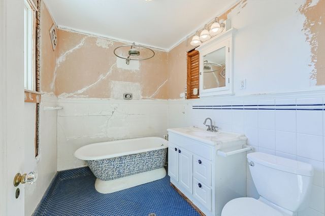 258 Walnut St, New Bedford, MA 02740