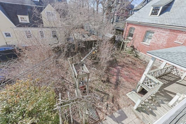 258 Walnut St, New Bedford, MA 02740