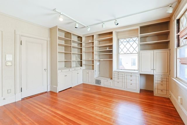 258 Walnut St, New Bedford, MA 02740