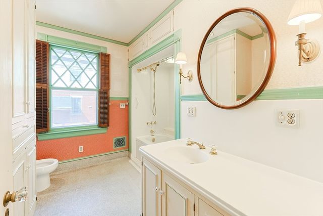 258 Walnut St, New Bedford, MA 02740