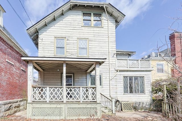 258 Walnut St, New Bedford, MA 02740