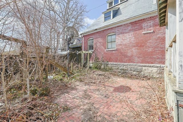 258 Walnut St, New Bedford, MA 02740