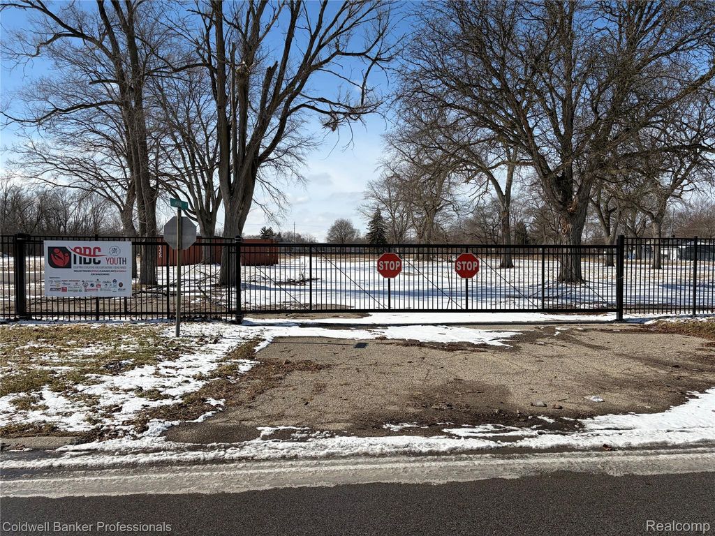 2701 Branch Road, Flint, MI 48506