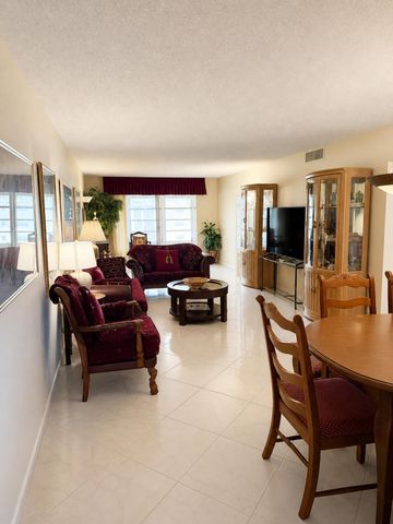4037 Guildford C, Boca Raton, FL 33434