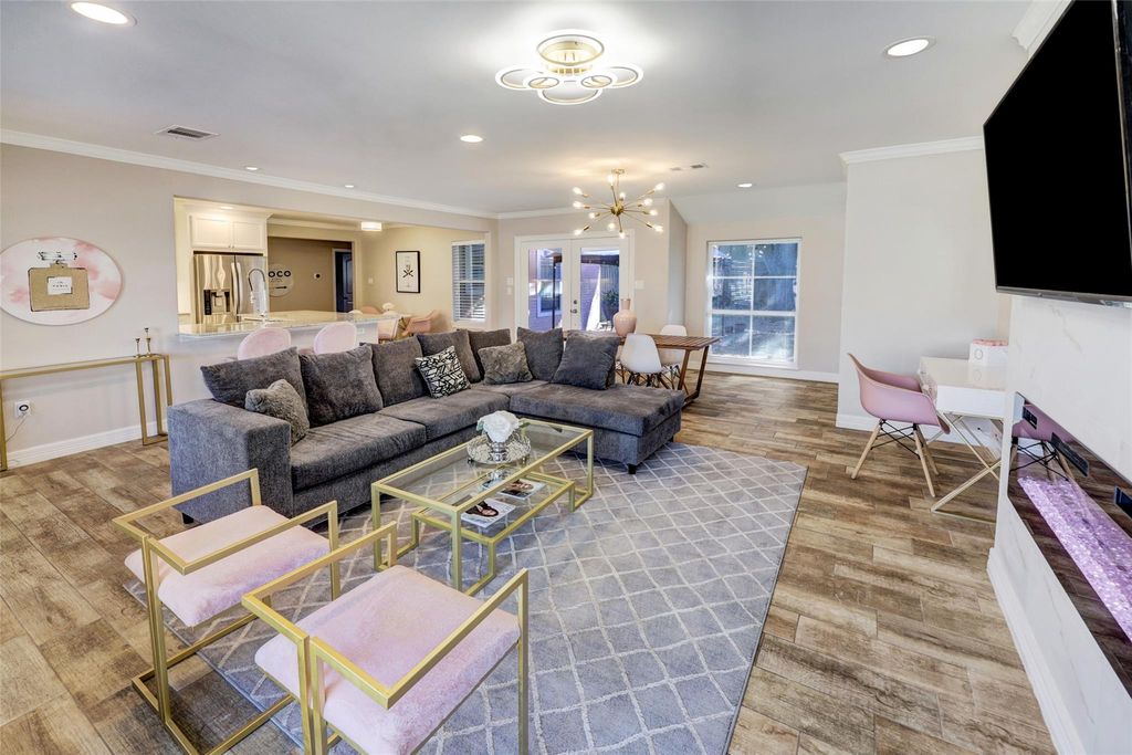 9007 Beverlyhill Street, Houston, TX 77063
