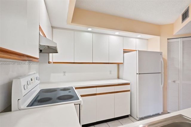 500 SW 130th Terrace 403A, Pembroke Pines, FL 33027