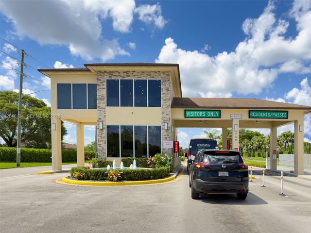 500 SW 130th Terrace 403A, Pembroke Pines, FL 33027