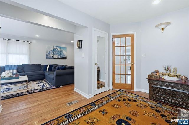 39 Voorhees Street, Teaneck, NJ 07666