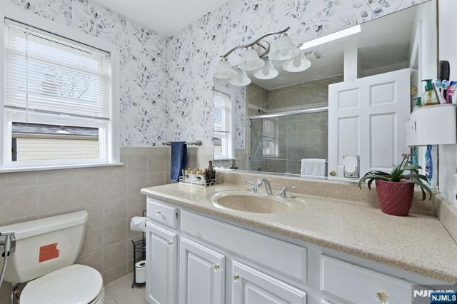 39 Voorhees Street, Teaneck, NJ 07666