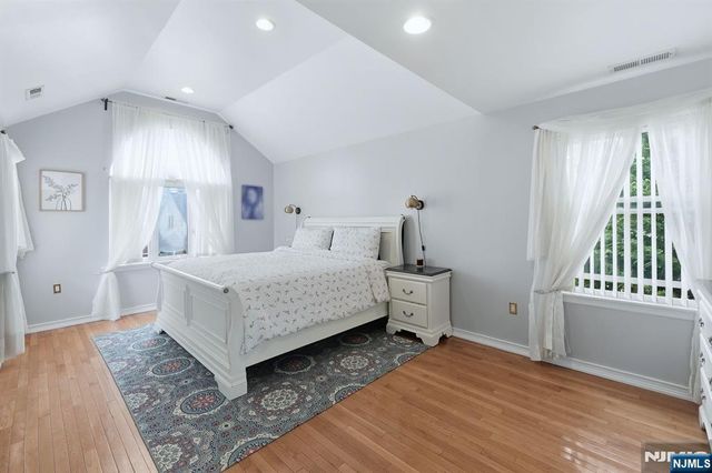 39 Voorhees Street, Teaneck, NJ 07666