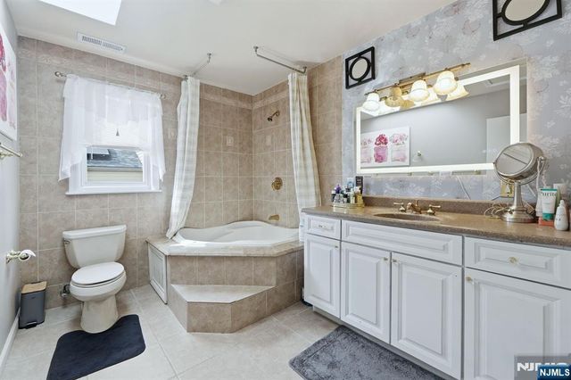 39 Voorhees Street, Teaneck, NJ 07666