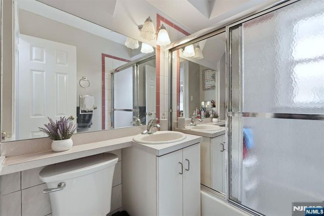 39 Voorhees Street, Teaneck, NJ 07666