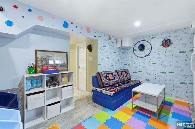 39 Voorhees Street, Teaneck, NJ 07666