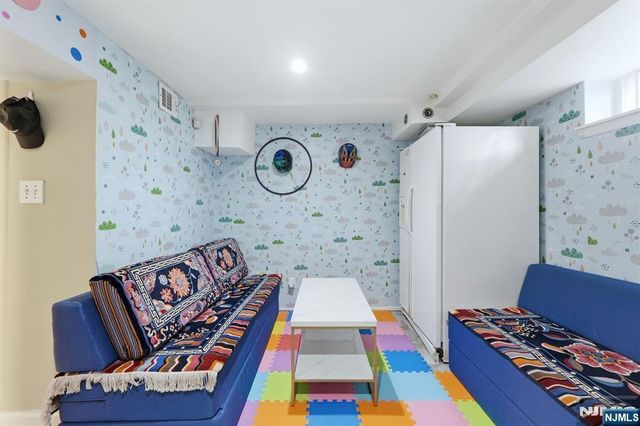 39 Voorhees Street, Teaneck, NJ 07666