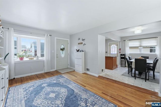 39 Voorhees Street, Teaneck, NJ 07666