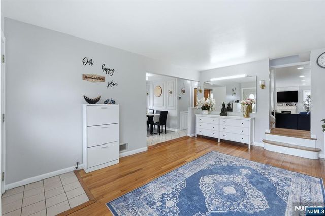 39 Voorhees Street, Teaneck, NJ 07666