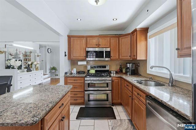 39 Voorhees Street, Teaneck, NJ 07666