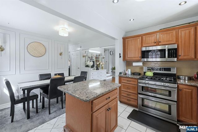 39 Voorhees Street, Teaneck, NJ 07666