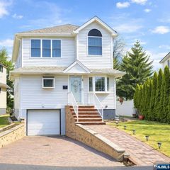 39 Voorhees Street, Teaneck, NJ 07666