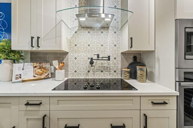 6000 PARADISO GRANDE BOULEVARD B2, Orlando, FL 32821