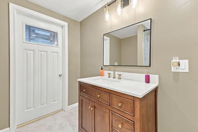59 Colonial Ave, Lynn, MA 01904