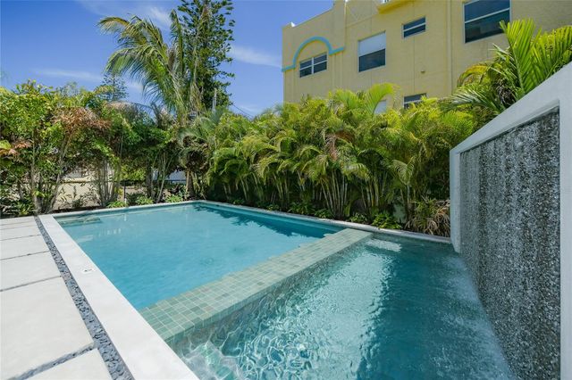 329 BEACH ROAD A, Sarasota, FL 34242