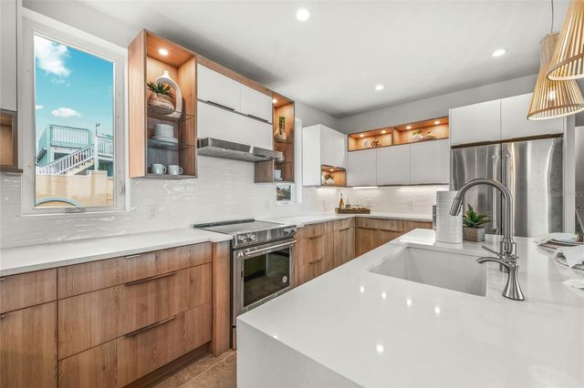 329 BEACH ROAD A, Sarasota, FL 34242