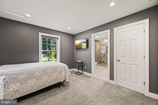 17 MCILVAIN DR, Downingtown, PA 19335