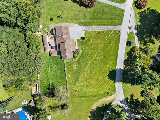 17 MCILVAIN DR, Downingtown, PA 19335