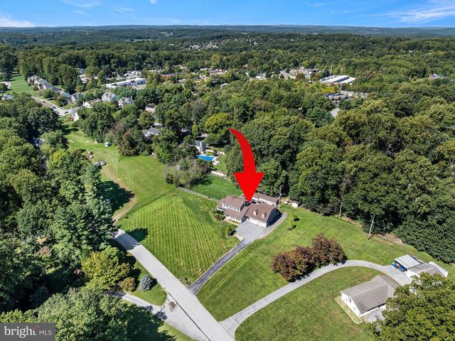 17 MCILVAIN DR, Downingtown, PA 19335