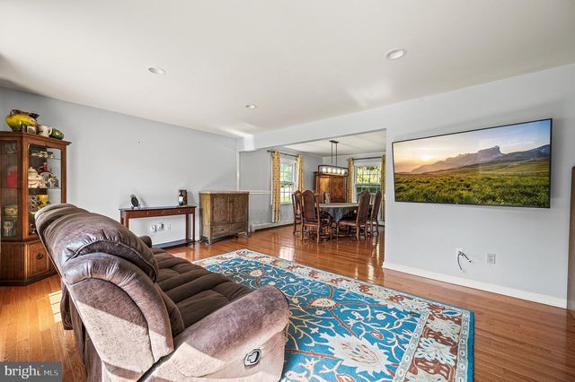 17 MCILVAIN DR, Downingtown, PA 19335