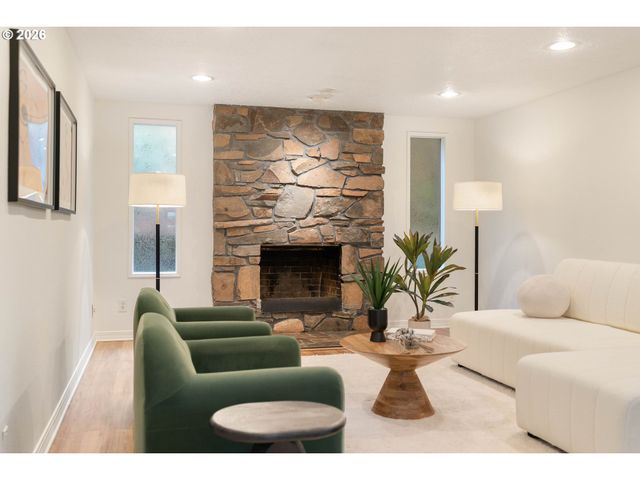 1431 KILLARNEY Dr, West Linn, OR 97068