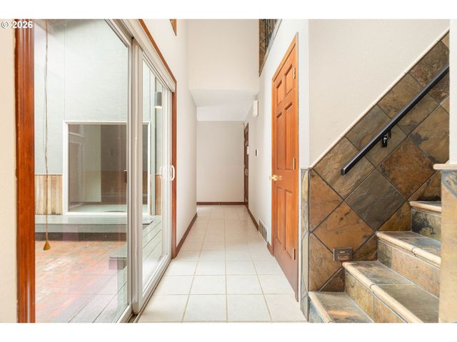 1431 KILLARNEY Dr, West Linn, OR 97068