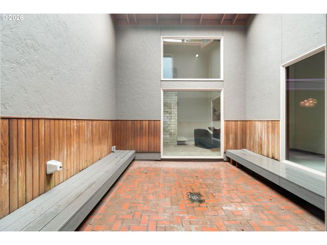 1431 KILLARNEY Dr, West Linn, OR 97068