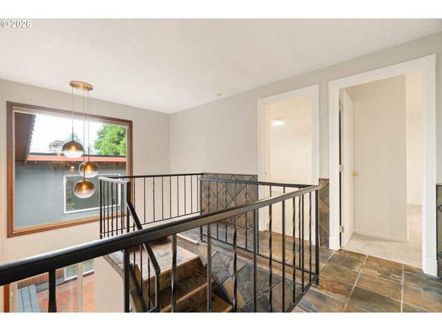 1431 KILLARNEY Dr, West Linn, OR 97068