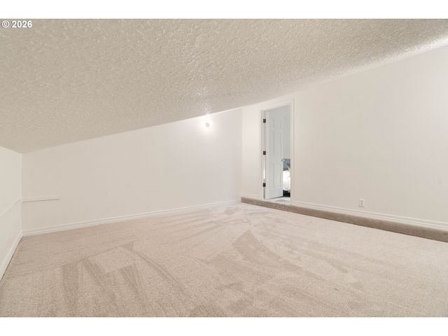 1431 KILLARNEY Dr, West Linn, OR 97068