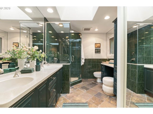 1431 KILLARNEY Dr, West Linn, OR 97068