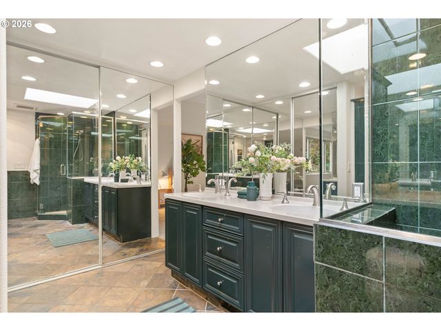 1431 KILLARNEY Dr, West Linn, OR 97068