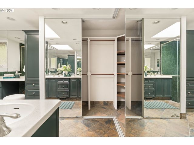 1431 KILLARNEY Dr, West Linn, OR 97068