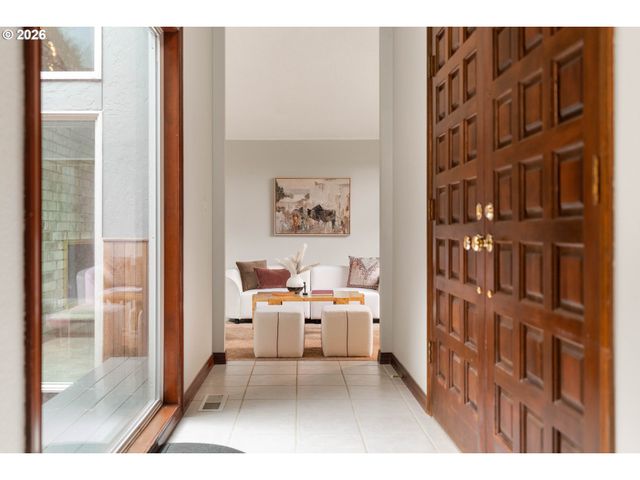 1431 KILLARNEY Dr, West Linn, OR 97068