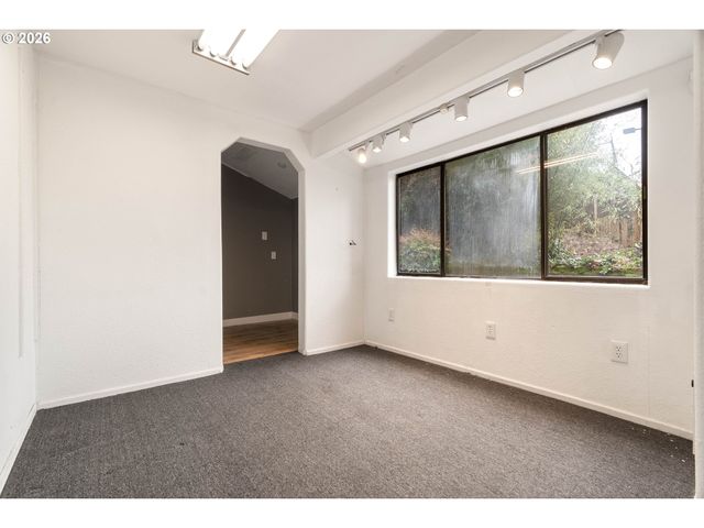 1431 KILLARNEY Dr, West Linn, OR 97068