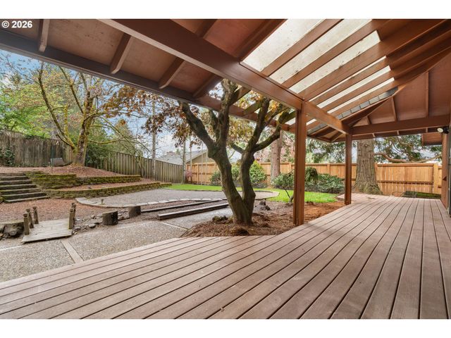 1431 KILLARNEY Dr, West Linn, OR 97068