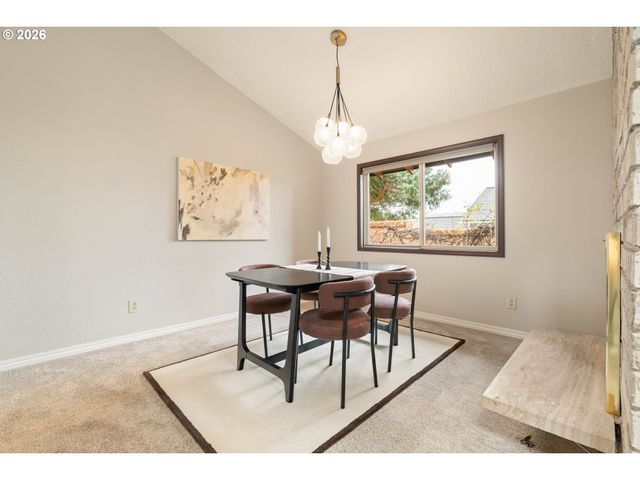 1431 KILLARNEY Dr, West Linn, OR 97068